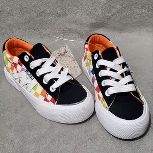Kids Mudd Poppy rainbow checkered lace up sneakers sz10